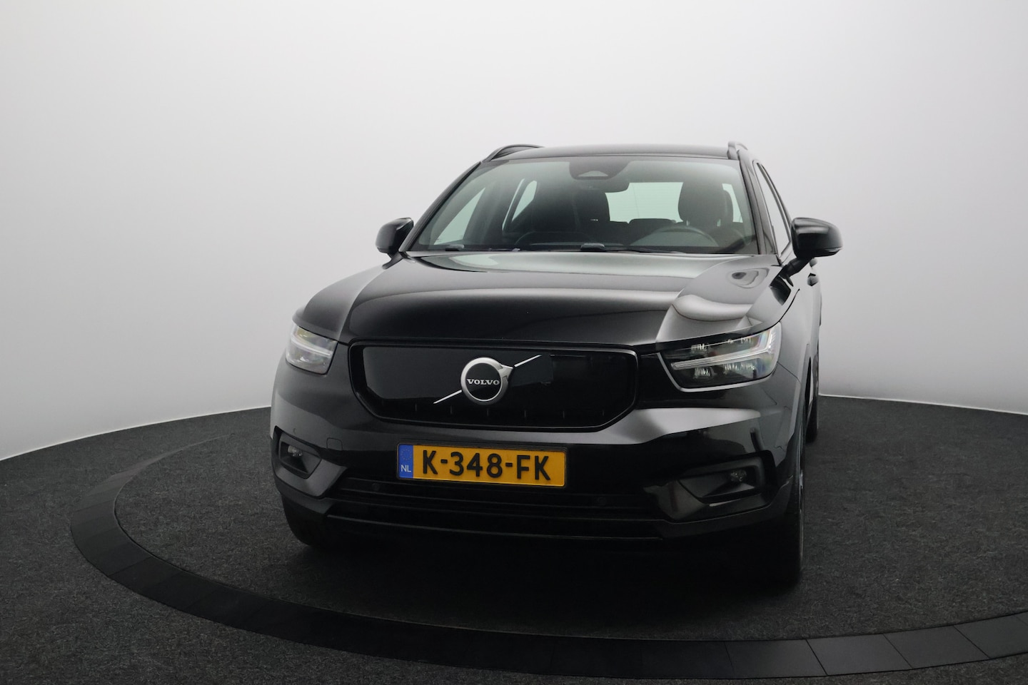 Volvo XC40 - Recharge P8 AWD R-Design 408PK SOH 92,2% | Wegklapbare Trekhaak | Camera | Google Infotain - AutoWereld.nl