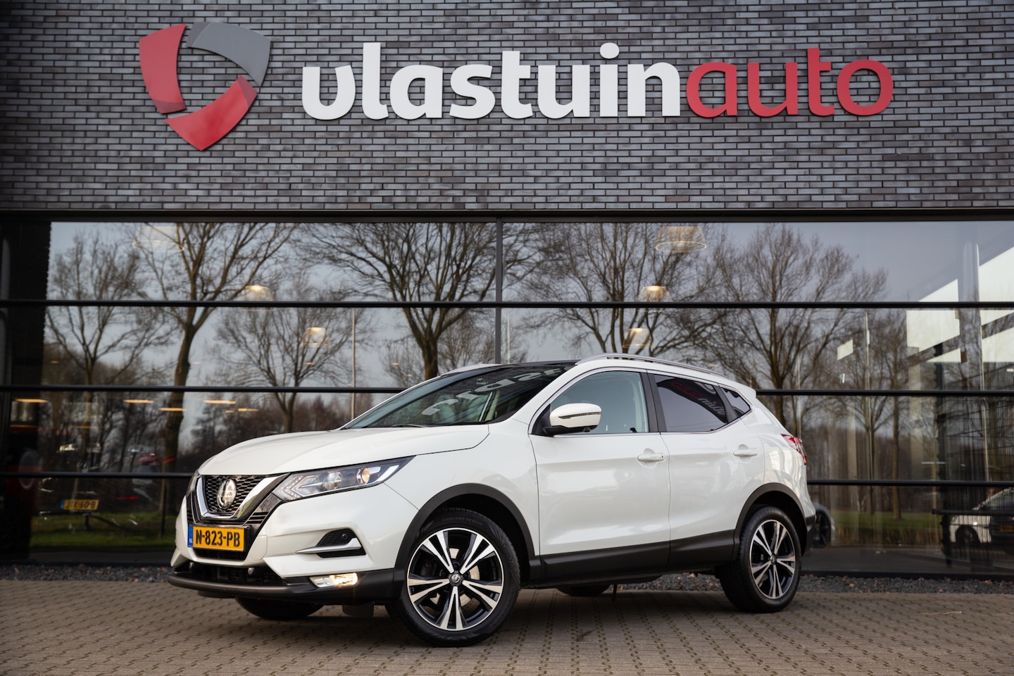 Nissan Qashqai - 1.3 DIG-T N-Connecta , Panoramadak, Trekhaak, - AutoWereld.nl