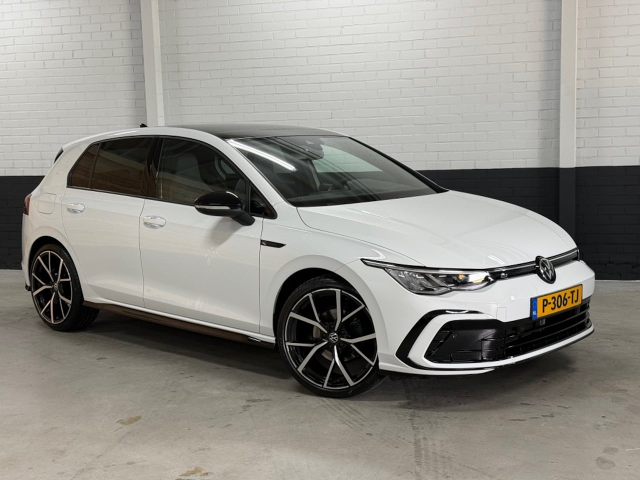 Volkswagen Golf - 1.5 eTSI 2x R-Line!! Pano, iQ Drive, Stuurvw - AutoWereld.nl
