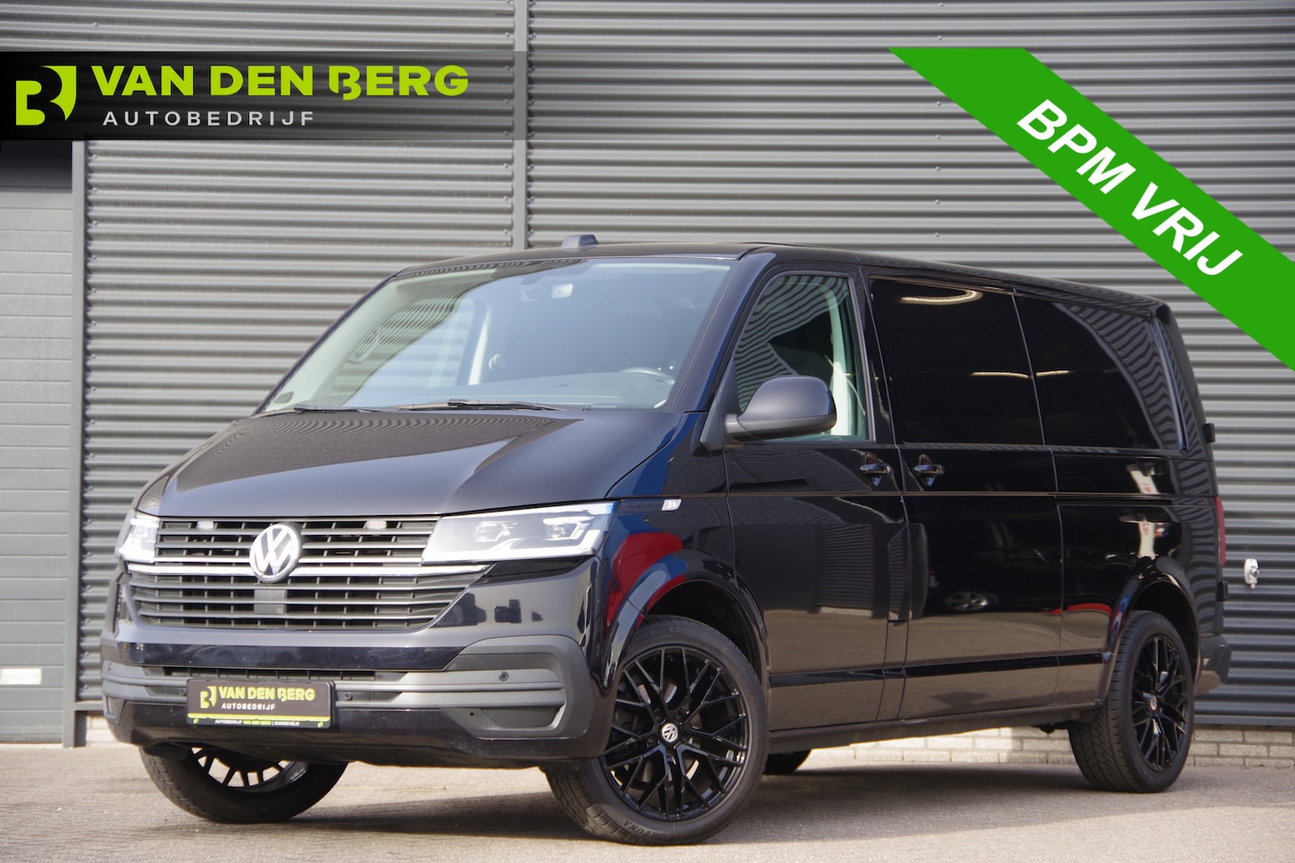 Volkswagen Transporter - 2.0 TDI L2 3-ZITS, AUT. LED, 2X SCHUIFDEUR, TREKHAAK, STOELVERWARMING, CAMERA, ADAPT. CRUI - AutoWereld.nl