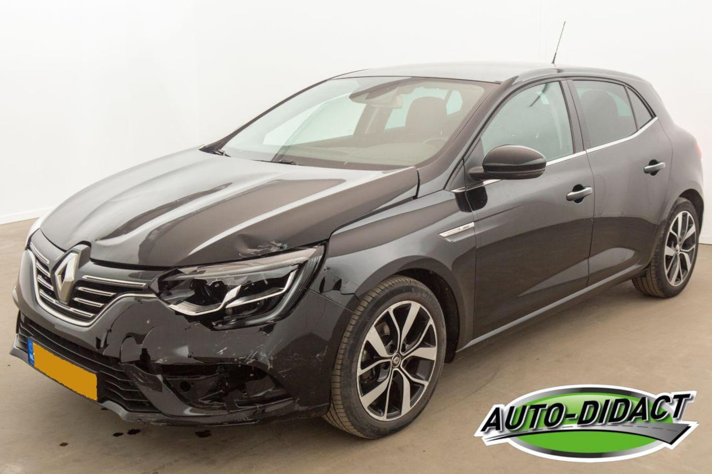 Renault Mégane - 1.3 TCe Automaat Leder Clima Navi Camera Bose - AutoWereld.nl