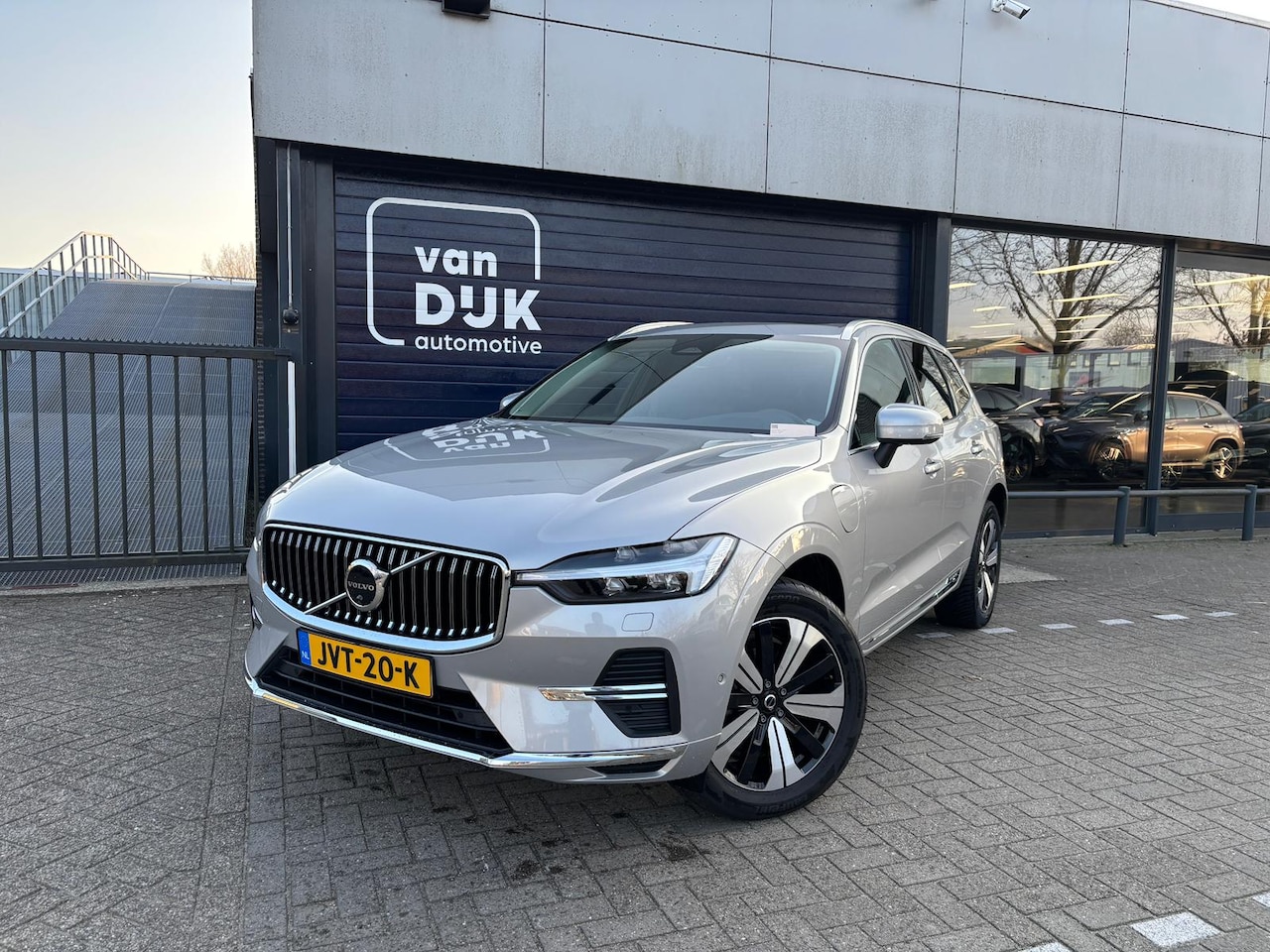 Volvo XC60 - 2.0 T6 Plug-in hybrid AWD Plus Bright LONG RANGE 360 CAMERAPANORAMADAK MEMORY LEDEREN BEKL - AutoWereld.nl