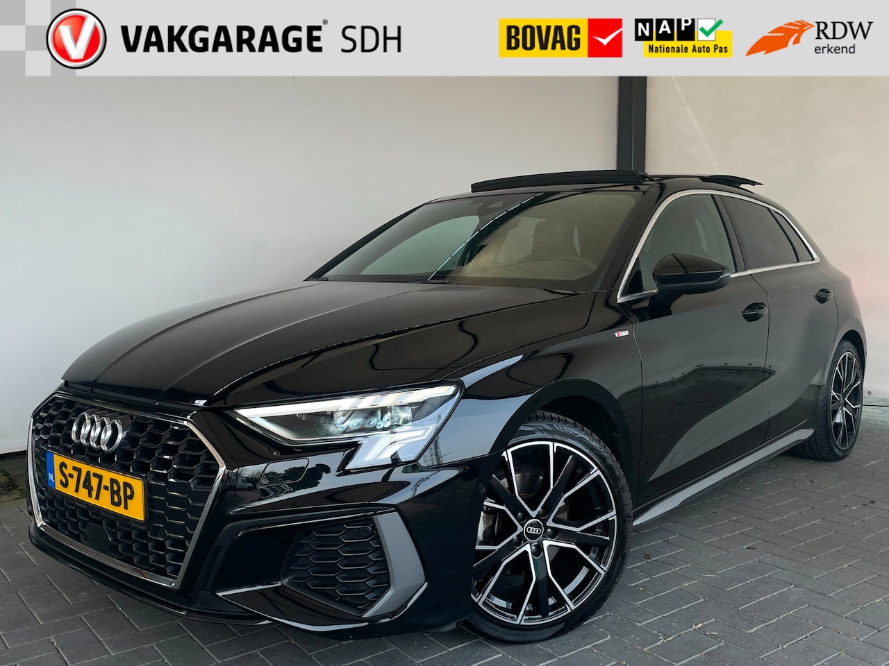 Audi A3 Sportback - 30 TFSI S-Line edition|Panoramadak|Afneembare Trekhaak|All-Season|18-inch - AutoWereld.nl