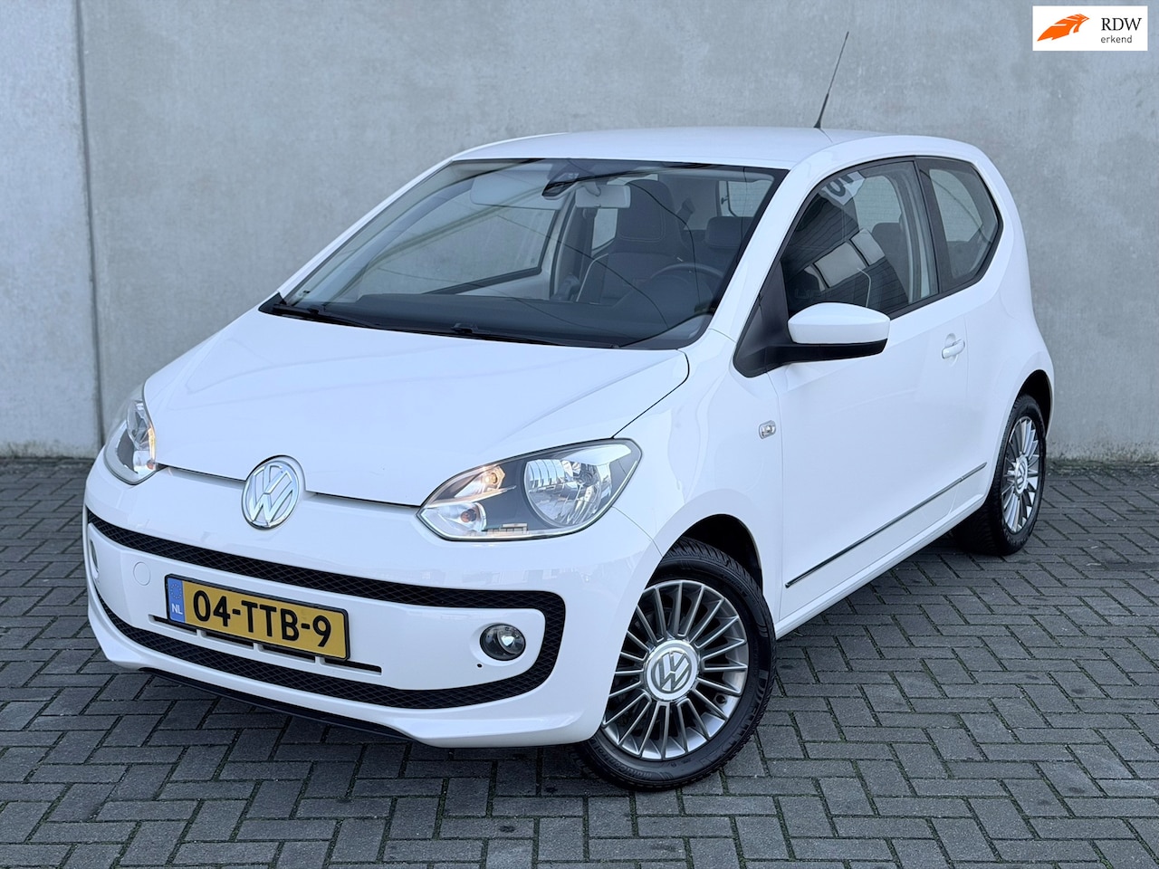 Volkswagen Up! - High 1.0 Ori NL NAP Stoelverw Leder 15 Airco - AutoWereld.nl