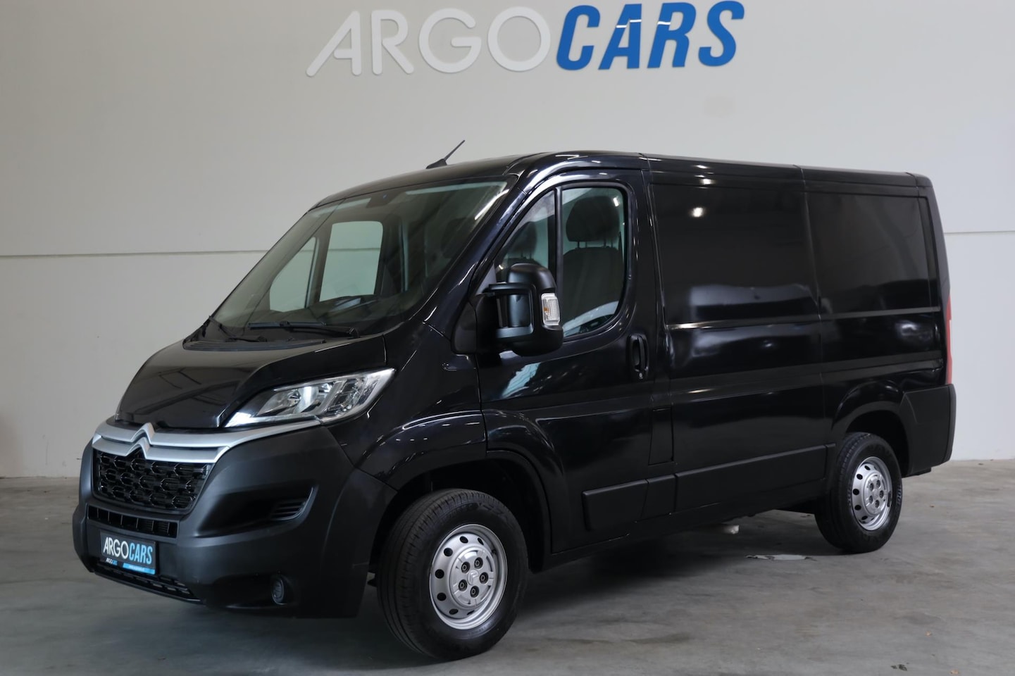 Citroën Jumper - 2.2 BlueHDi ZWART 120PK BJ 2024 L2/H1 TREKHAAK AIRCO CAMERA CRUISE CONTROL LEASE V/A €99,- - AutoWereld.nl