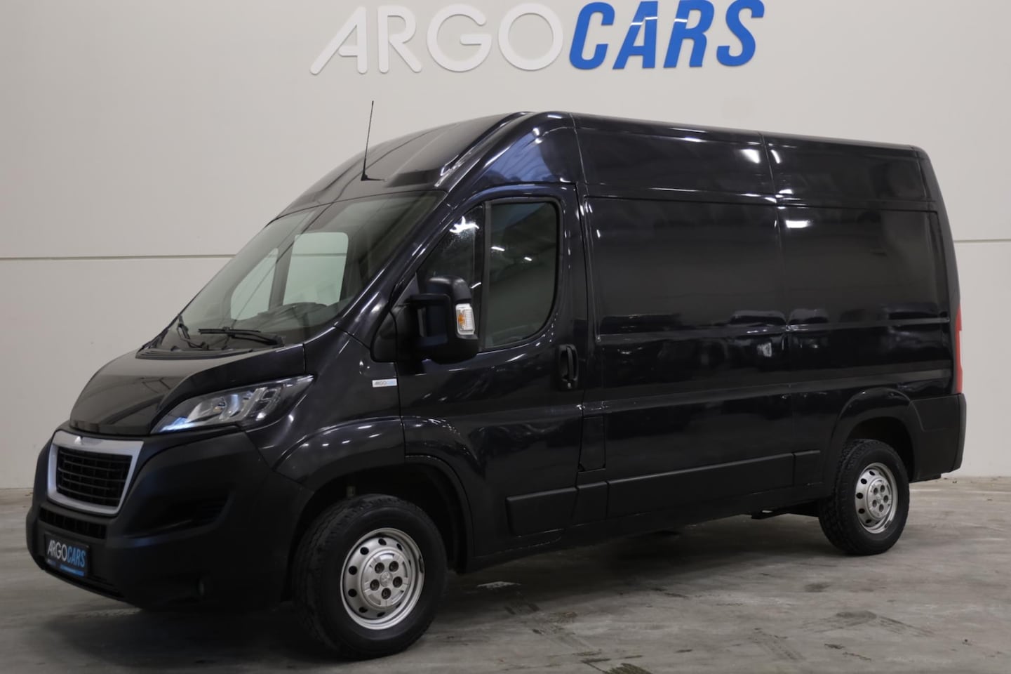 Peugeot Boxer - 2.2 BlueHDi 140PK L3/H2 ZWART NAVI CAMERA PDC CRUISE CONTROL AIRCO LEASE V/A 122,- P.M. IN - AutoWereld.nl