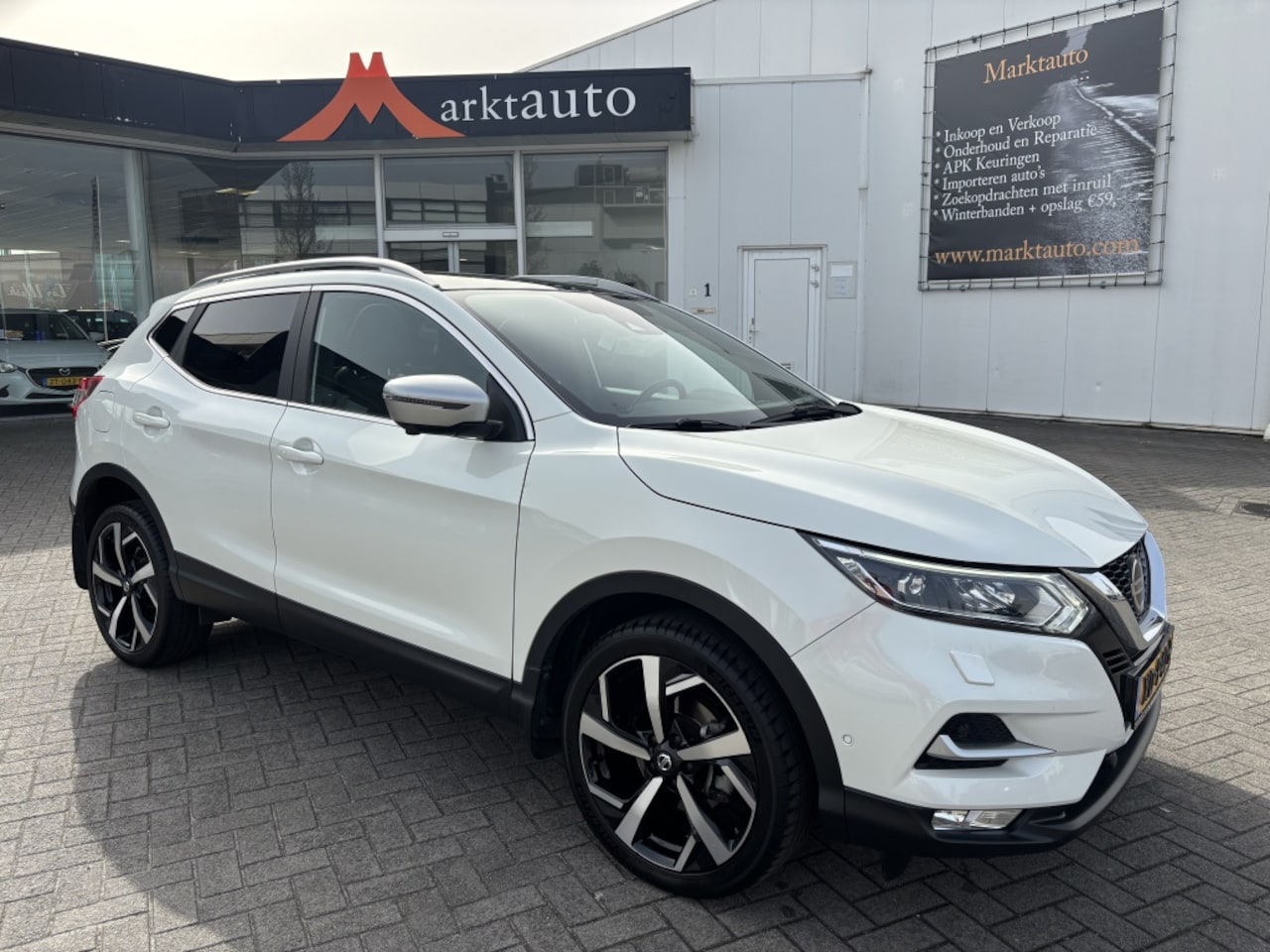 Nissan Qashqai - 1.2 Tekna + Panorama Camera Leder Stoelverwarming - AutoWereld.nl