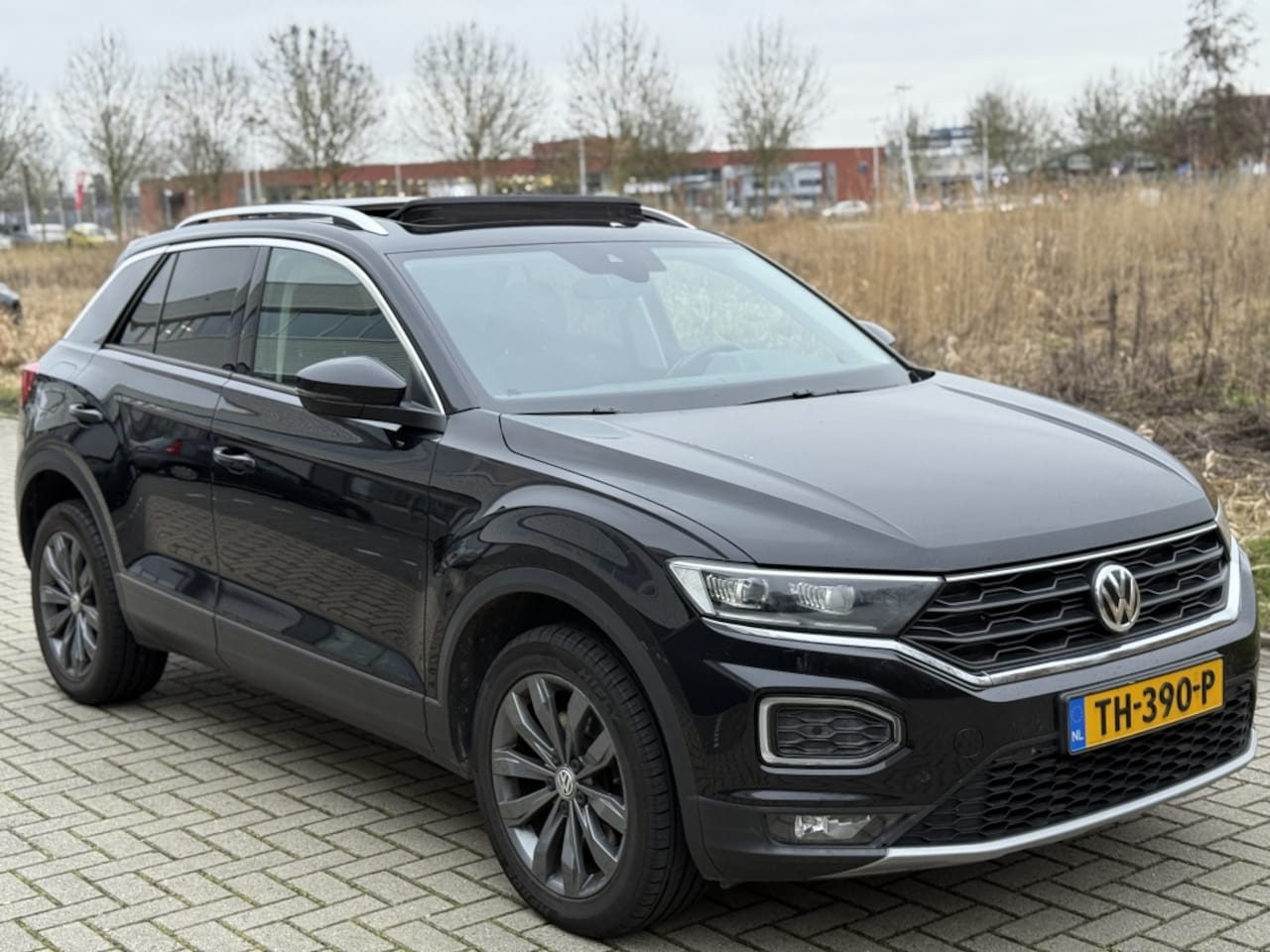 Volkswagen T-Roc - 1.5 TSI Style PANO | XENON | LED | BEATS | CARPLAY | LANE | ACC - AutoWereld.nl