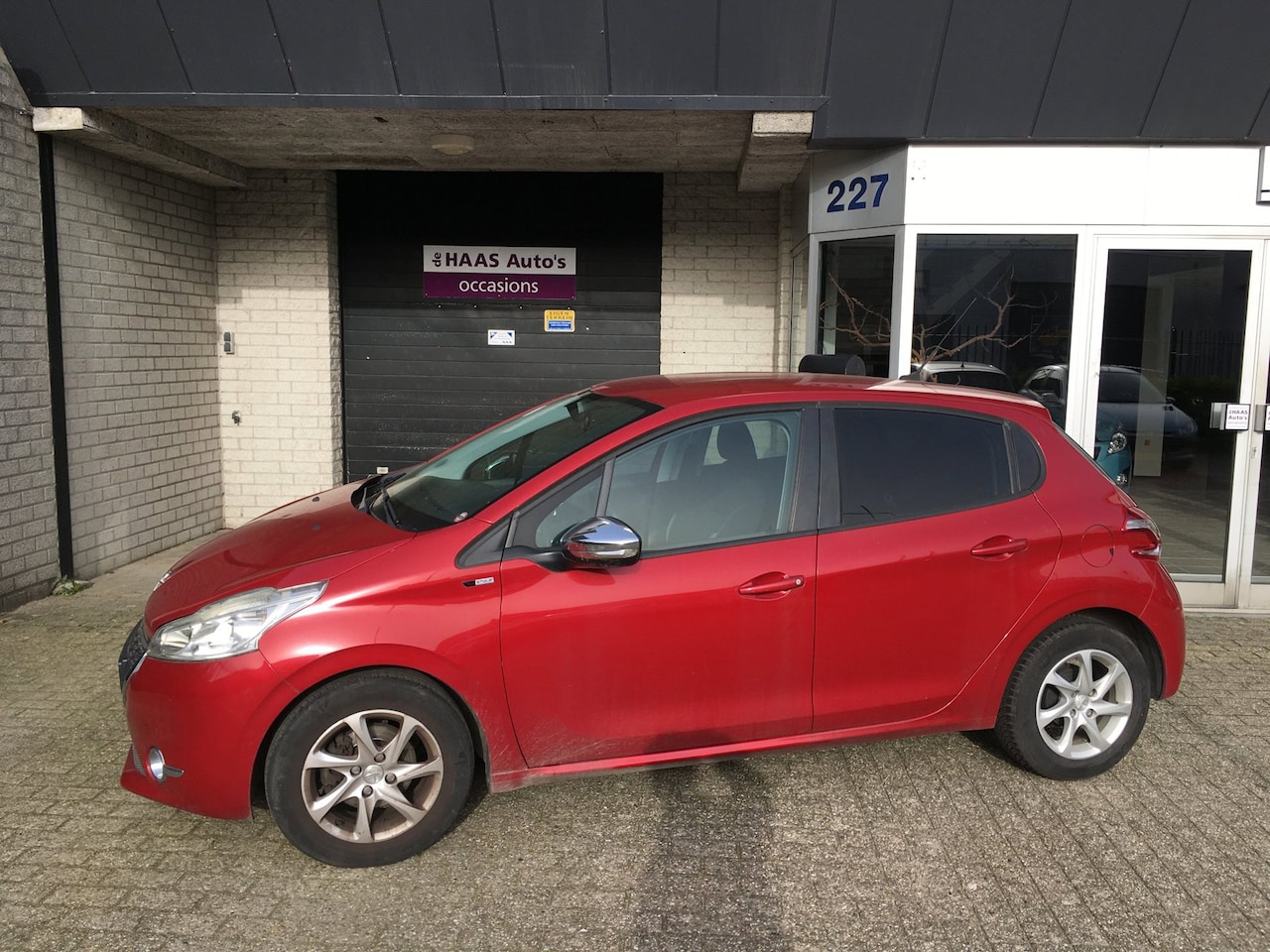 Peugeot 208 - 1.2 VTi Style / MOTOR KAPOT / ENGINE NO START / NAVI / ALU VELGEN - AutoWereld.nl