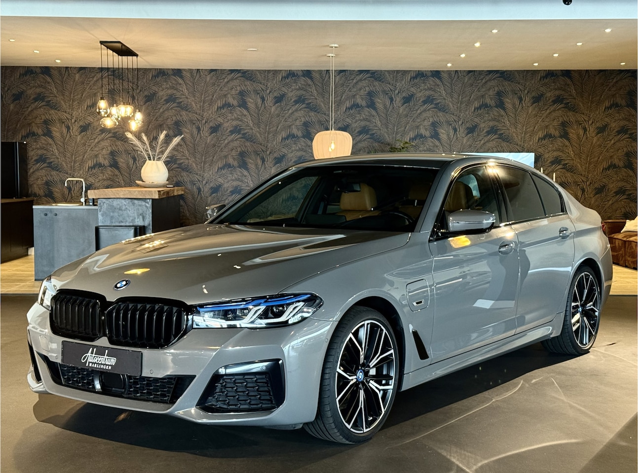 BMW 5-serie - 530e High Exe I 20" I Massage I Head Up - AutoWereld.nl