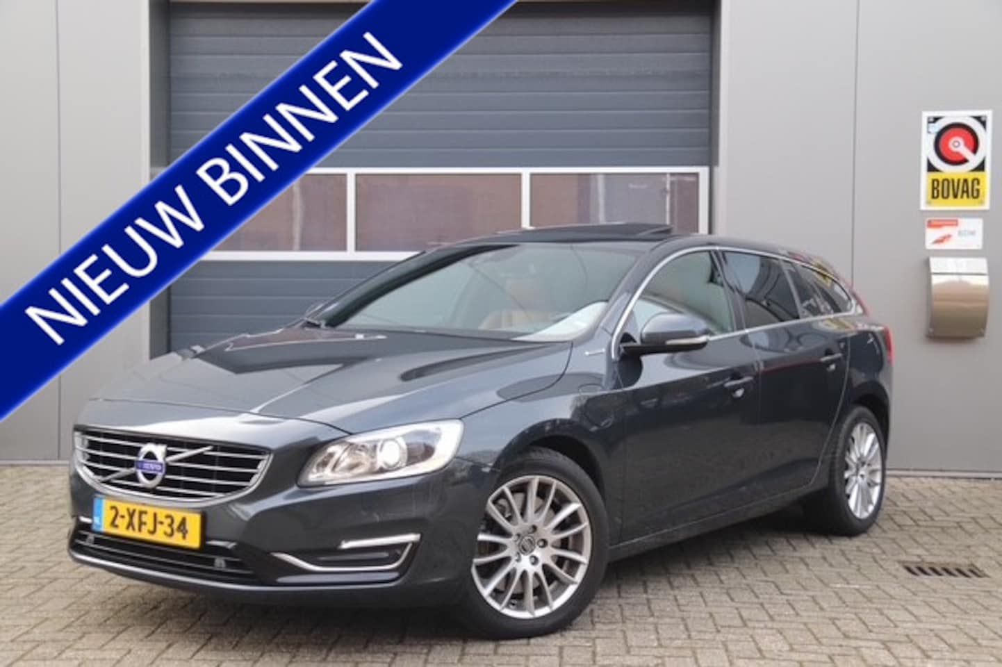 Volvo V60 - 2.4 D6 AWD Plug-In Hybrid Summum 2.4 D6 AWD Plug-In Hybrid Summum, Stoelverwarming, Schuifdak, Trekhaak - AutoWereld.nl