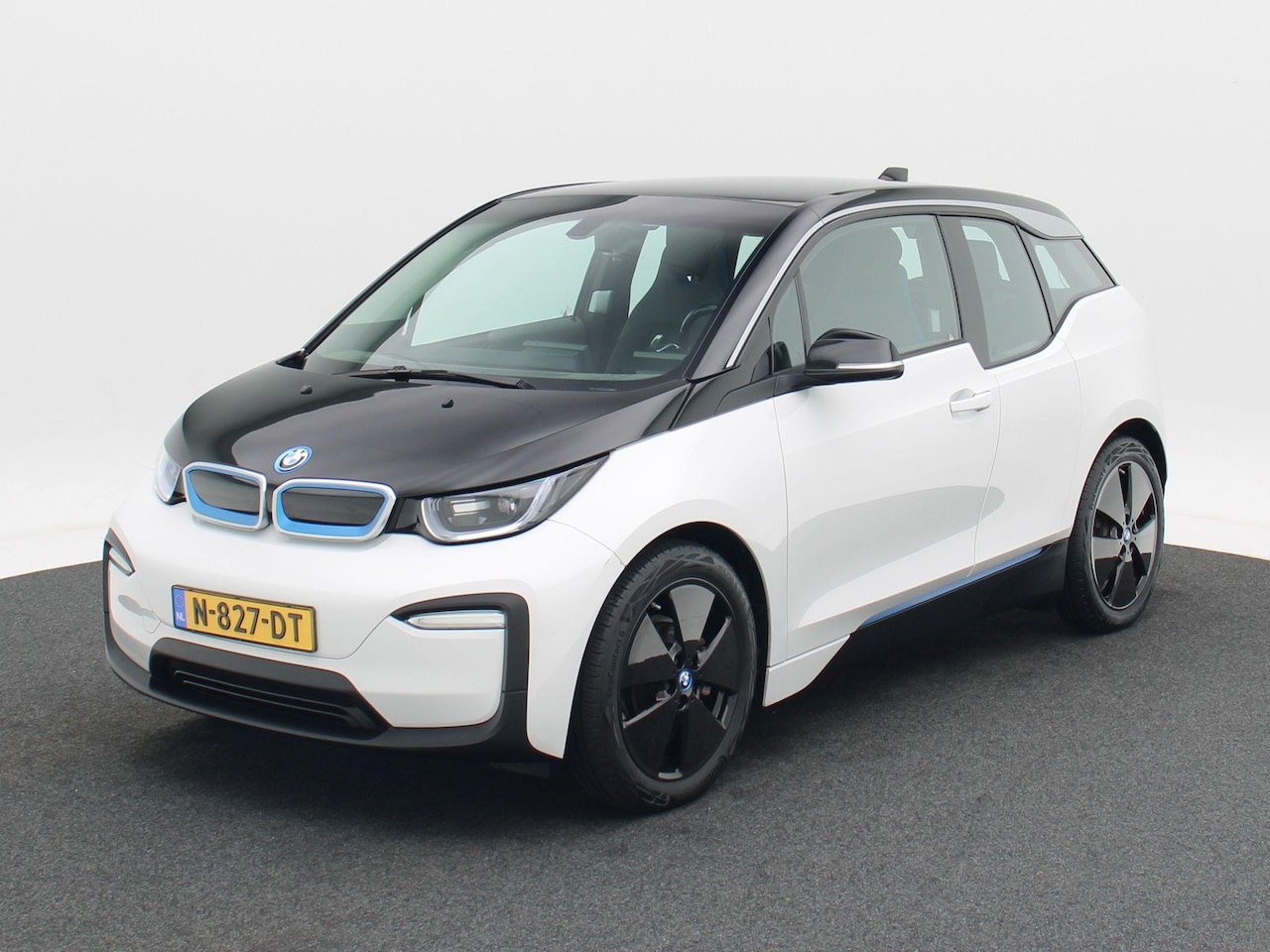 BMW i3 - 33 kWh 170 Pk Automaat | Warmtepomp | Stoelverwarming | Virtual Cockpit | 19 Inch | Blueto - AutoWereld.nl