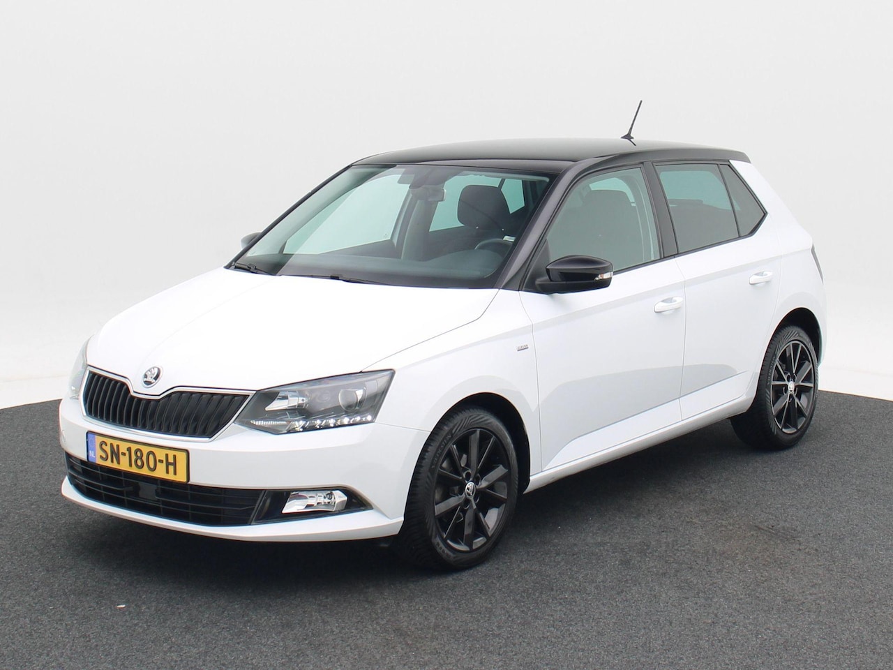 Skoda Fabia - 1.0 TSi Clever | Cruise Control | Climate Control | Stoelverwarming | Bluetooth | Navigati - AutoWereld.nl