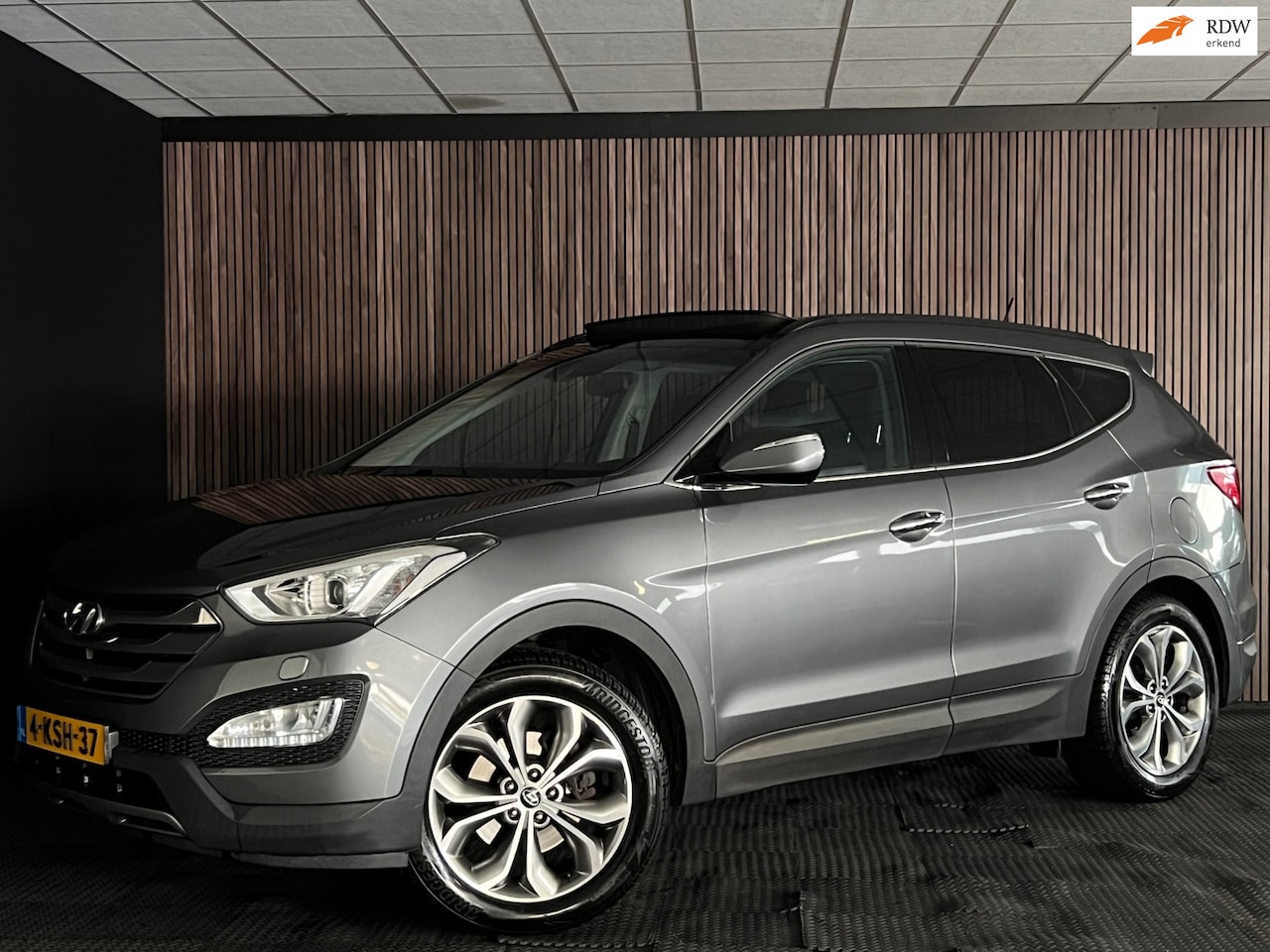 Hyundai Santa Fe - 2.4i GDI 4WD i-Catcher AUTOMAAT/LANE ASSIST/CAMERA/STOELVERWARMING/PANORAMADAK/VOL ONDERHO - AutoWereld.nl