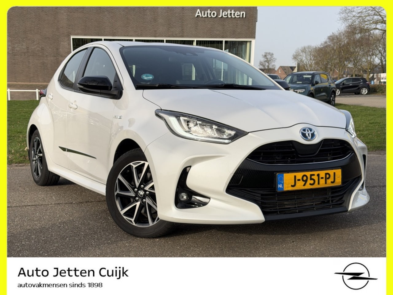 Toyota Yaris - 1.5 Hybrid First Edition #RIJKLAAR# | Camera | Trekhaak - AutoWereld.nl
