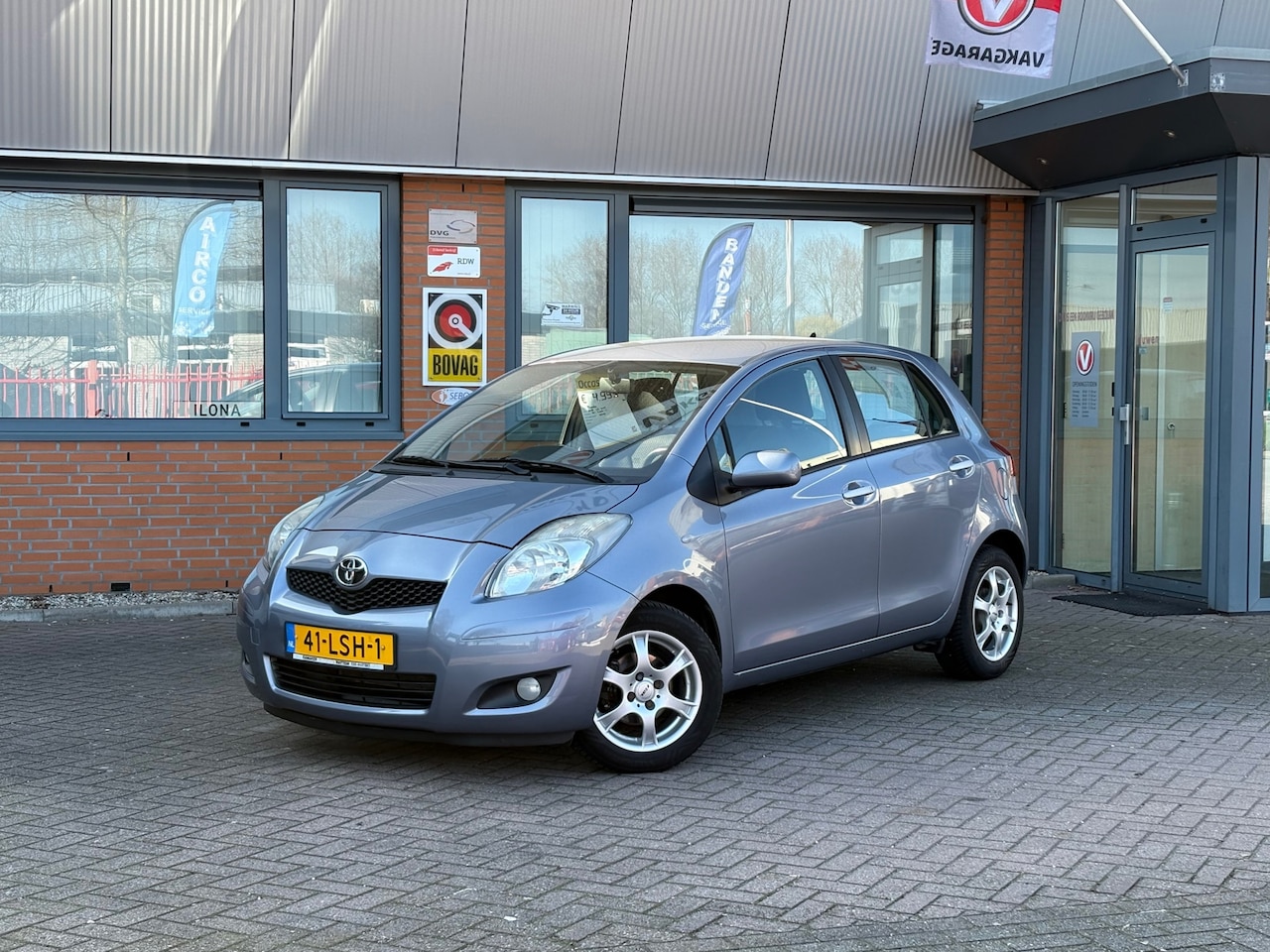 Toyota Yaris - 1.3 VVT-i Aspiration 1.3 VVTi Aspiration - AutoWereld.nl