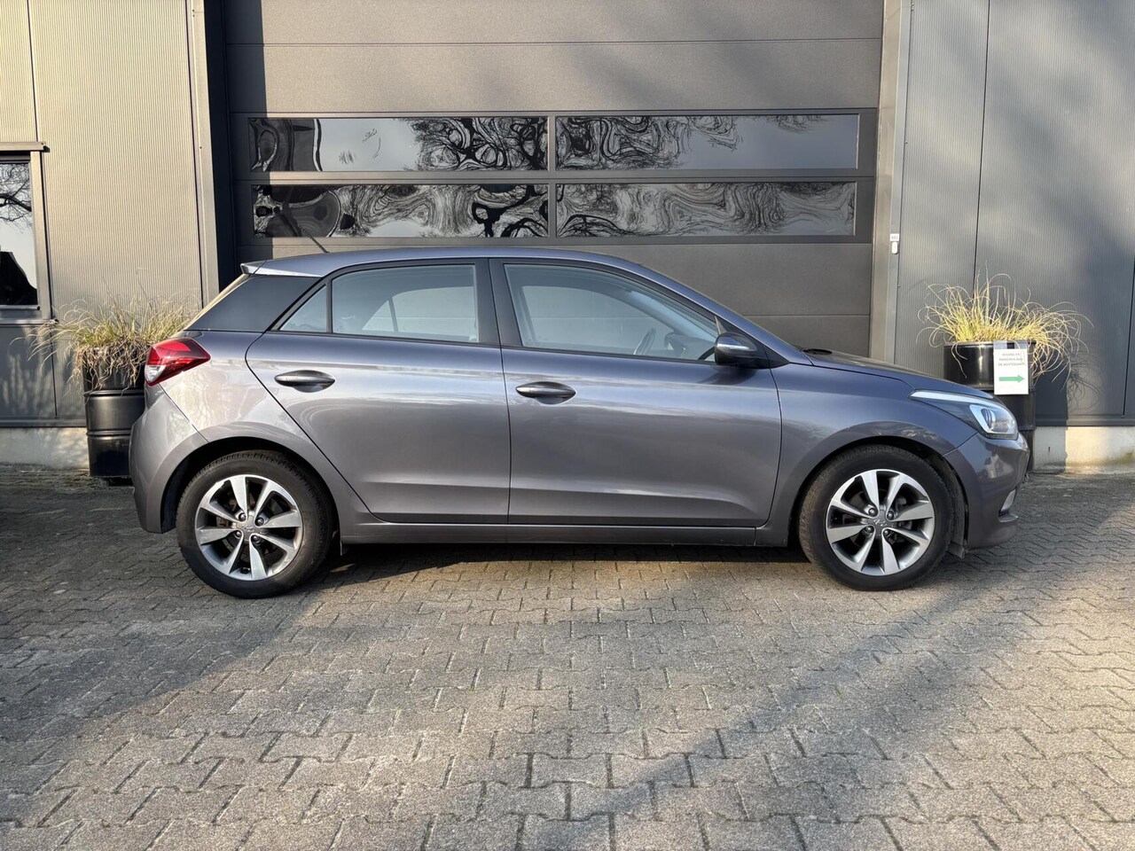 Hyundai i20 - 1.4i i-Catcher AUTOMAAT AppleCarPlay/ AndroidAuto/ Airco/ Cruise Control/ PDC