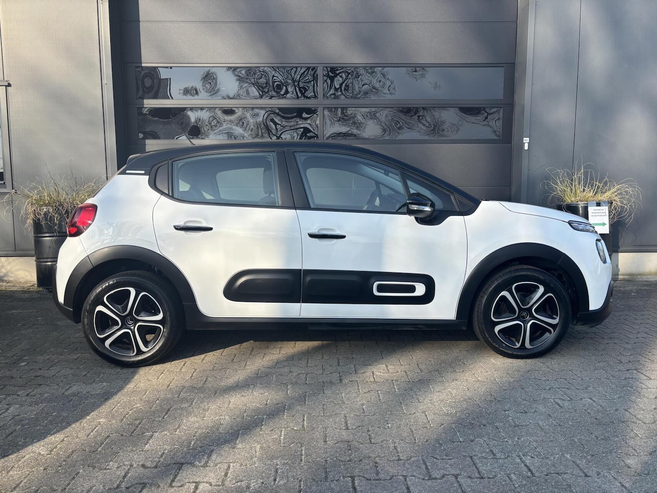 Citroën C3 - 1.2 Shine 110PK AUTOMAAT AppleCarPlay/ AndroidAuto/ Airco/ Cruise Control/ Two Tone