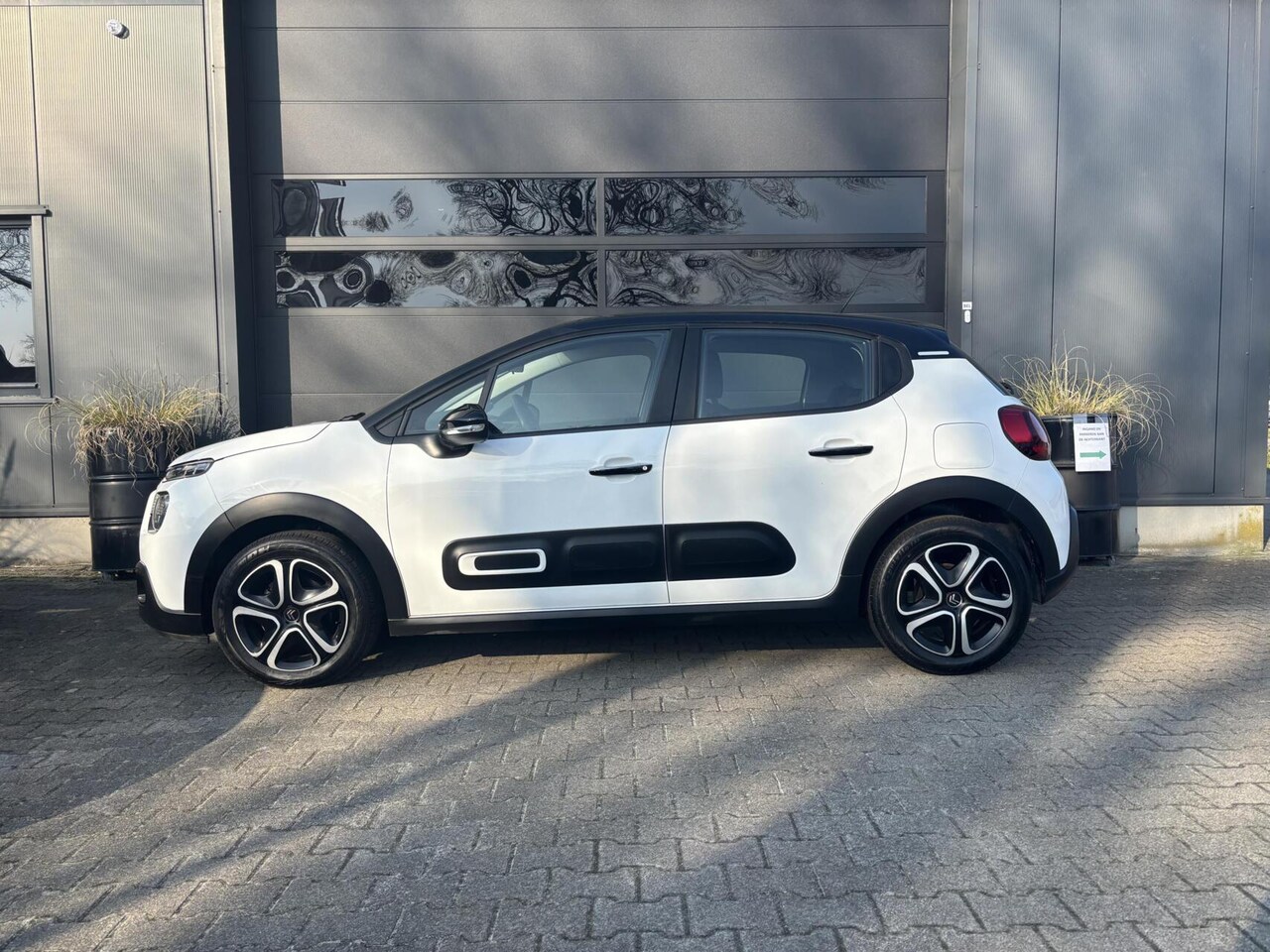 Citroën C3 - 1.2 PureTech Shine 110PK Automaat AppleCarPlay/ AndroidAuto/ Airco/ Cruise Control/ Two To