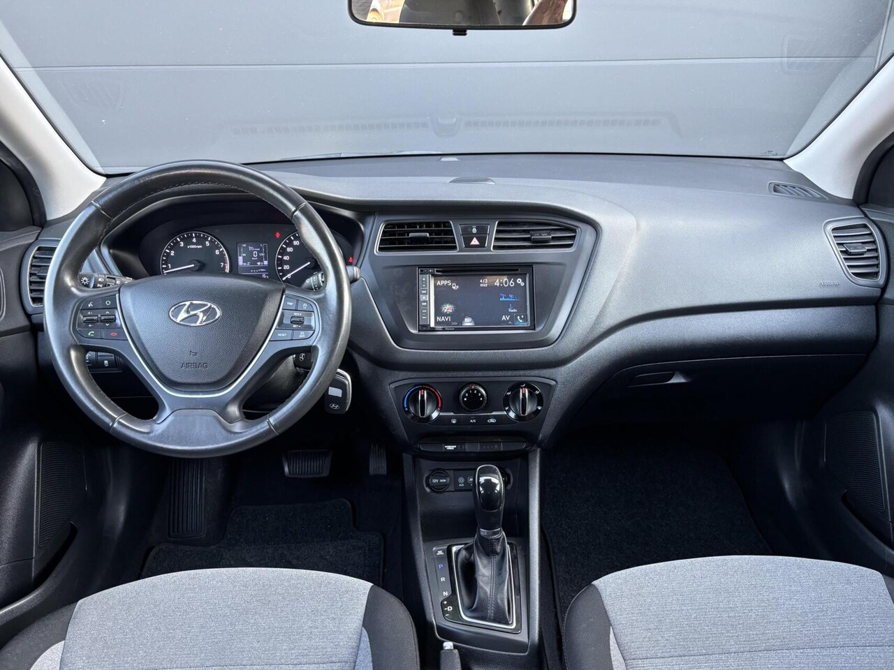 Hyundai i20 - 1.4i i-Catcher AUTOMAAT AppleCarPlay/ AndroidAuto/ Airco/ Cruise Control/ PDC
