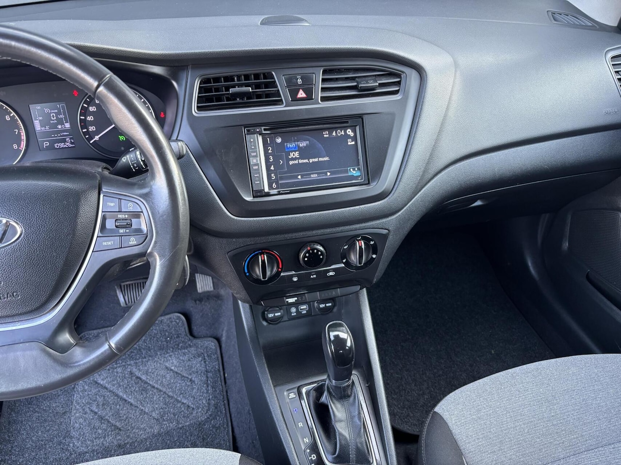 Hyundai i20 - 1.4i i-Catcher AUTOMAAT AppleCarPlay/ AndroidAuto/ Airco/ Cruise Control/ PDC
