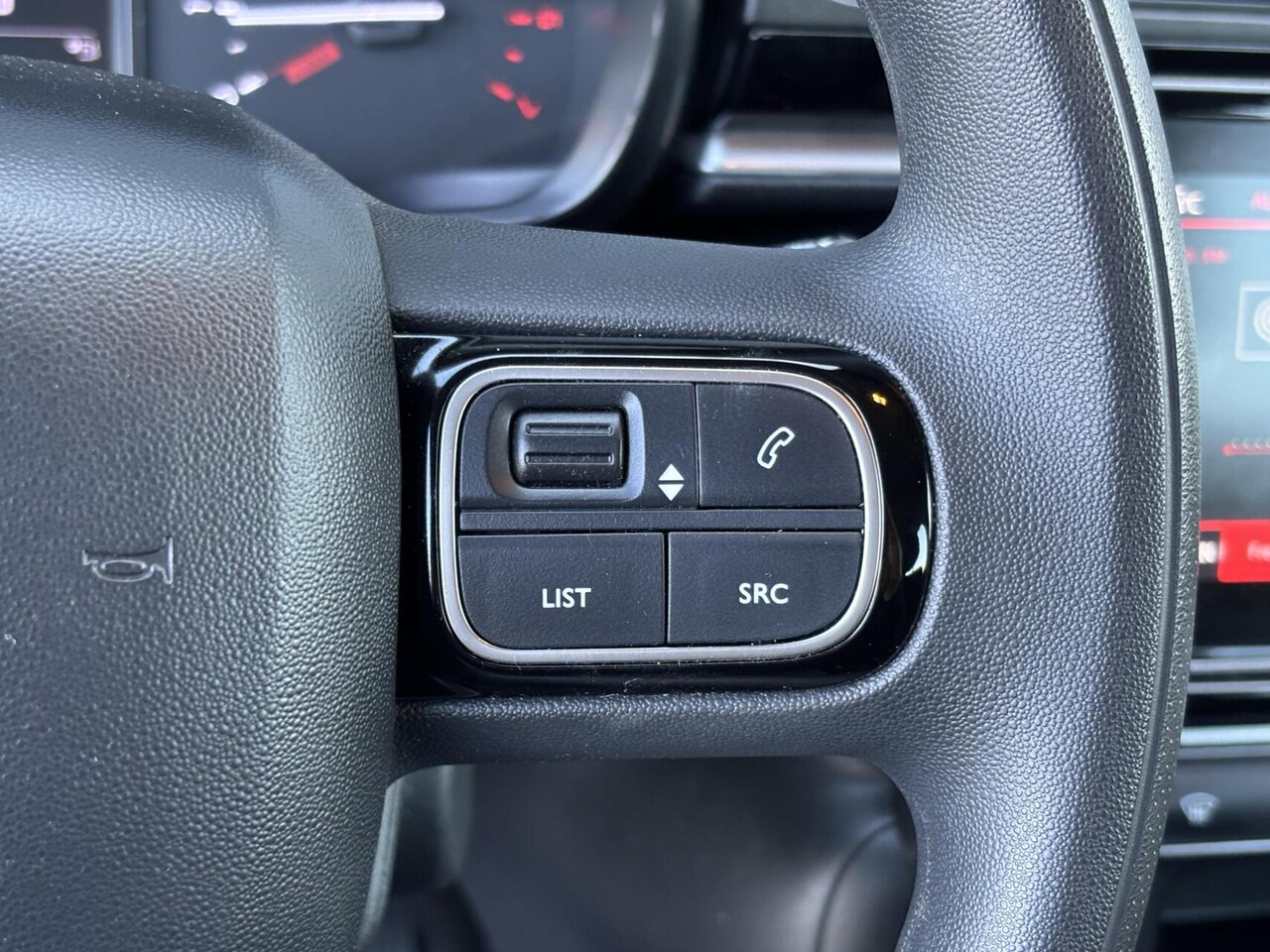 Citroën C3 - 1.2 PureTech Shine 110PK Automaat AppleCarPlay/ AndroidAuto/ Airco/ Cruise Control/ Two To