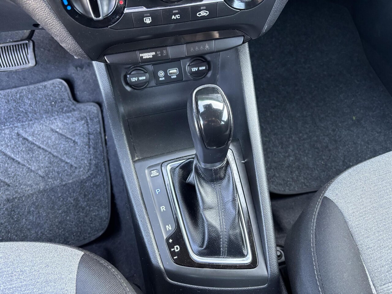 Hyundai i20 - 1.4i i-Catcher AUTOMAAT AppleCarPlay/ AndroidAuto/ Airco/ Cruise Control/ PDC