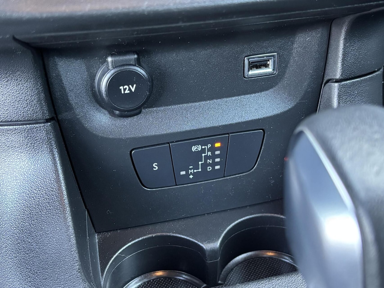 Citroën C3 - 1.2 PureTech Shine 110PK Automaat AppleCarPlay/ AndroidAuto/ Airco/ Cruise Control/ Two To