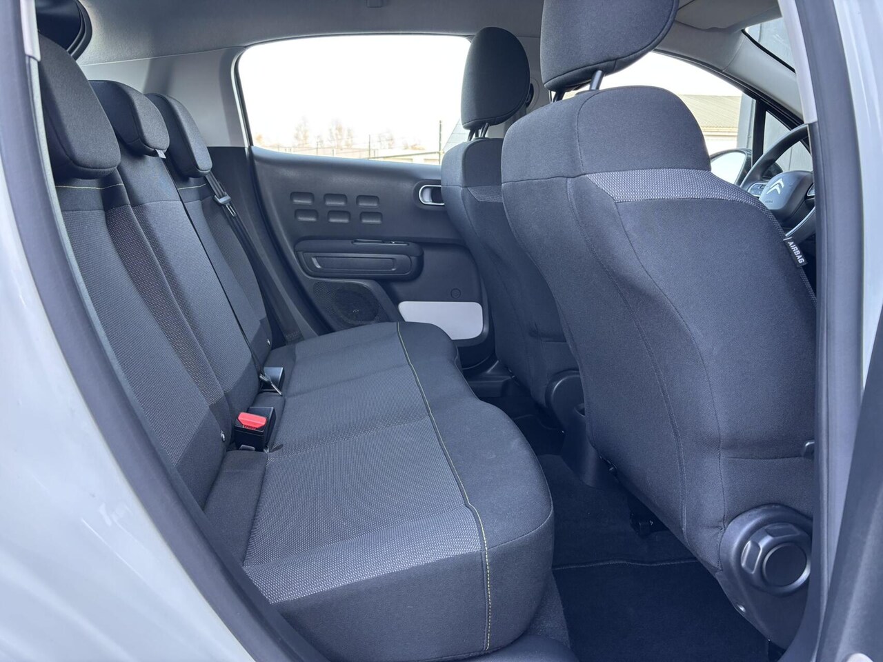 Citroën C3 - 1.2 PureTech Shine 110PK Automaat AppleCarPlay/ AndroidAuto/ Airco/ Cruise Control/ Two To