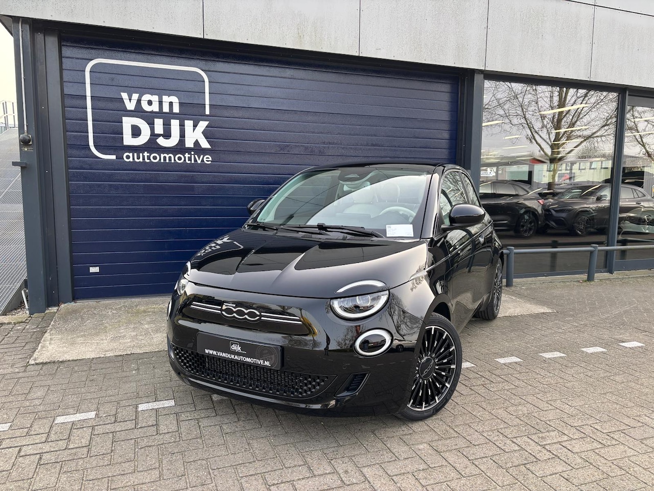 Fiat 500 - La Prima 42 kWh Panoramadak Lederen bekleding 360 Camera Navigatiesysteem Adaptive Cruise - AutoWereld.nl