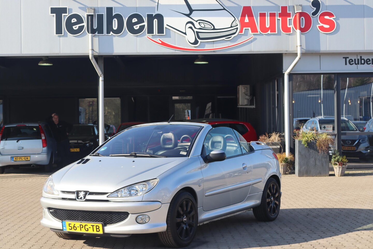 Peugeot 206 CC - 2.0-16V Climate control, Lederen interieur, Elektrische cabrio dak, Radio cd speler - AutoWereld.nl