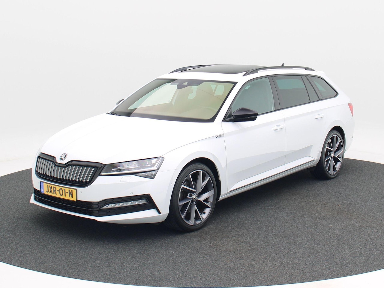 Skoda Superb Combi - 1.4 TSi iV 218 Pk Automaat Sportline Business | Trekhaak | Panoramadak | Adaptive Cruise | - AutoWereld.nl