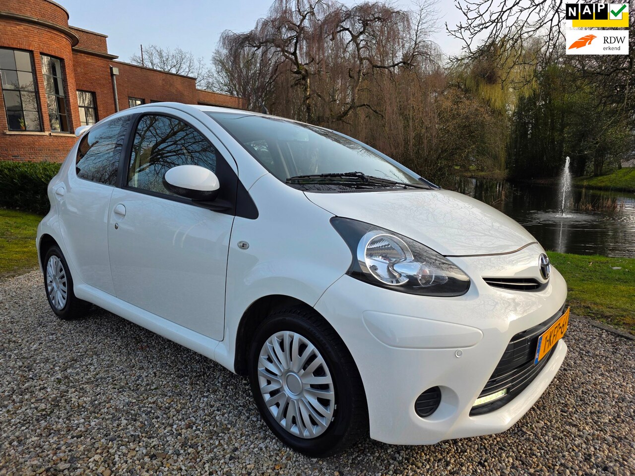 Toyota Aygo - 1.0 VVT-i Access 5-deurs AIRCO *apk:03-2027* - AutoWereld.nl
