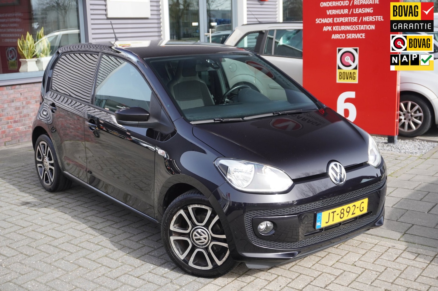 Volkswagen Up! - 1.0 high up! BlueMotion / Cruise control / Fender audio / Navi / Bluetooth - AutoWereld.nl