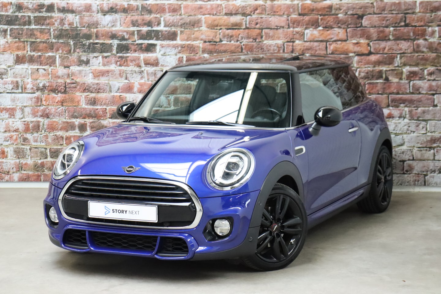 MINI Cooper - Hatchback Serious Business Automaat 3 deurs / Panoramadak / Harman Kardon / John Cooper Wo - AutoWereld.nl