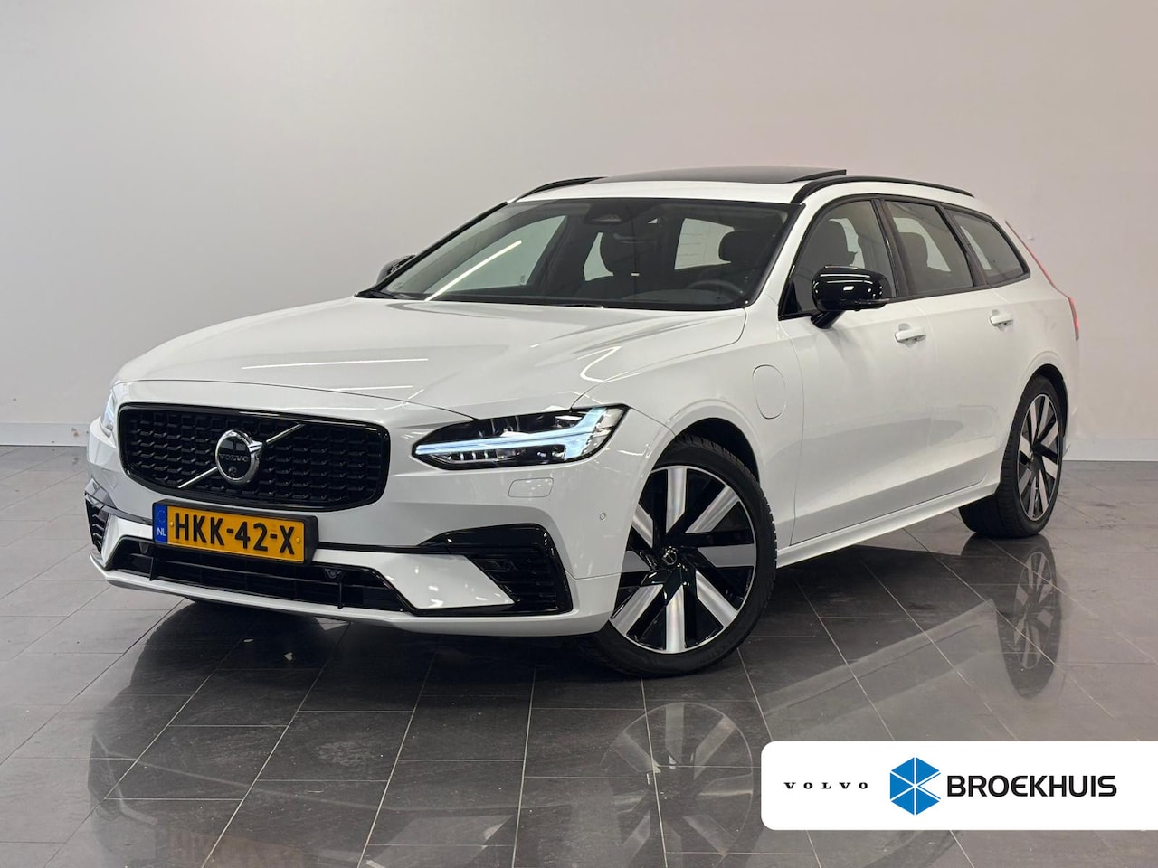 Volvo V90 - 2.0 T8 Plug-in hybrid AWD Ultra Dark | Achterbank verwarmd | Apple Carplay/Android Auto|te - AutoWereld.nl