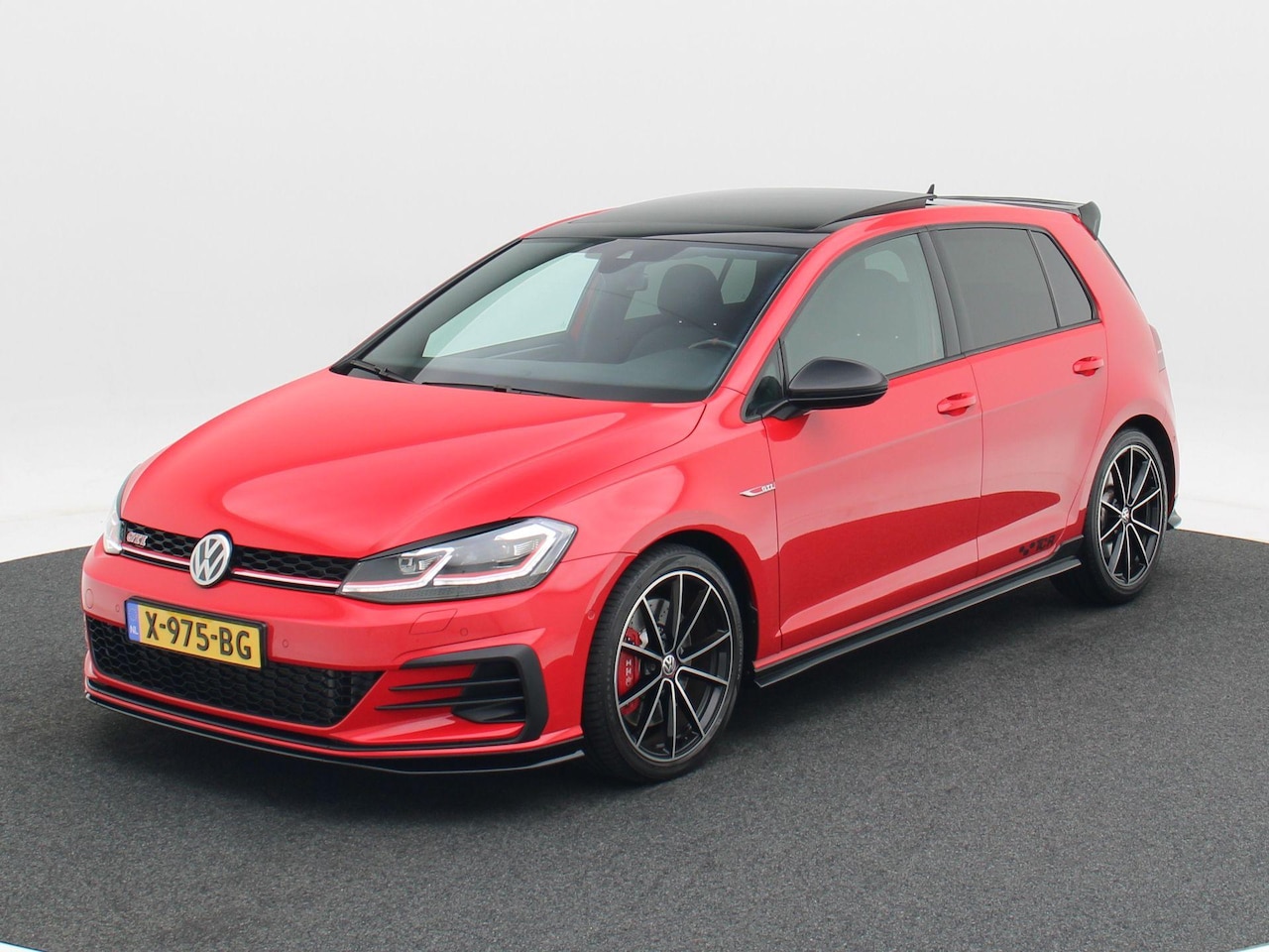 Volkswagen Golf - 2.0 TSi GTi 290 Pk TCR | Panorama Dak | Adaptive Cruise | Camera | Stoelverwarming | 18 in - AutoWereld.nl