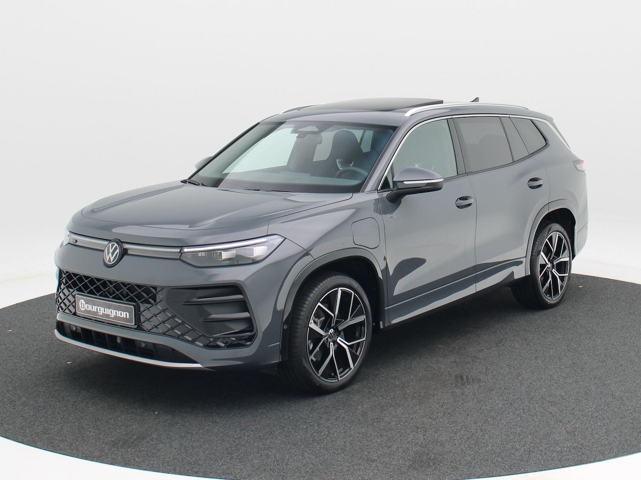 Volkswagen Tayron - 1.5 eHybrid 272 Pk Automaat R-Line Edition | Panoramadak | Trekhaak | 20 Inch | Camera | S - AutoWereld.nl