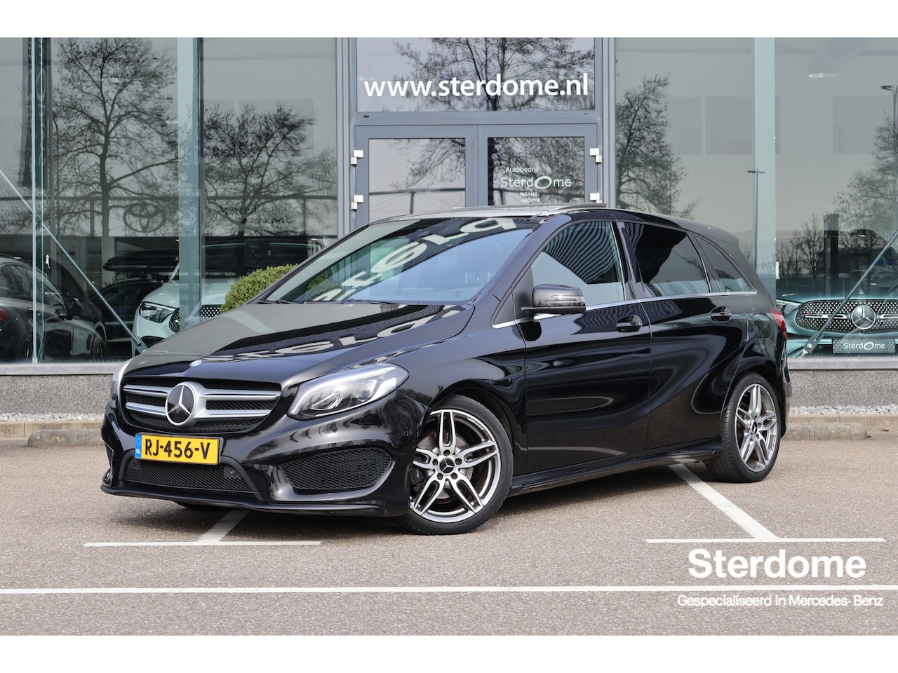 Mercedes-Benz B-klasse - 200 d AMG line Prestige l Panoramadak l Distronic l Trekhaak l LED l parkeerassistent l Re - AutoWereld.nl
