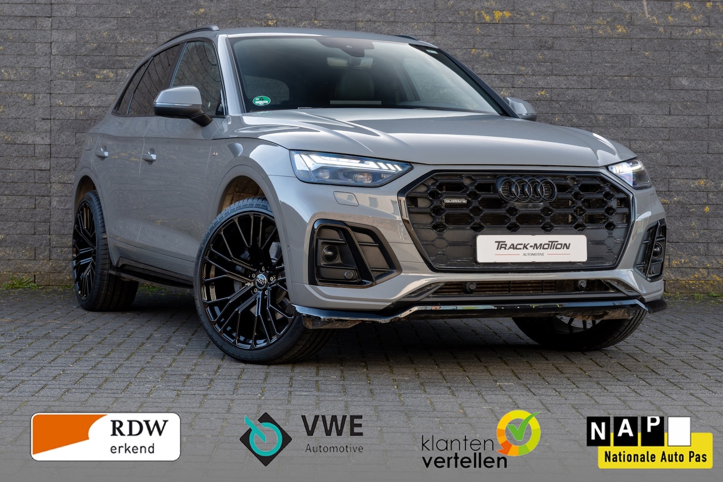 Audi Q5 - 50 TFSI e S edition Competition Quantumgrey & Black - AutoWereld.nl