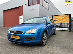 Ford Focus - 2.0-16V Ghia FULL OPTION