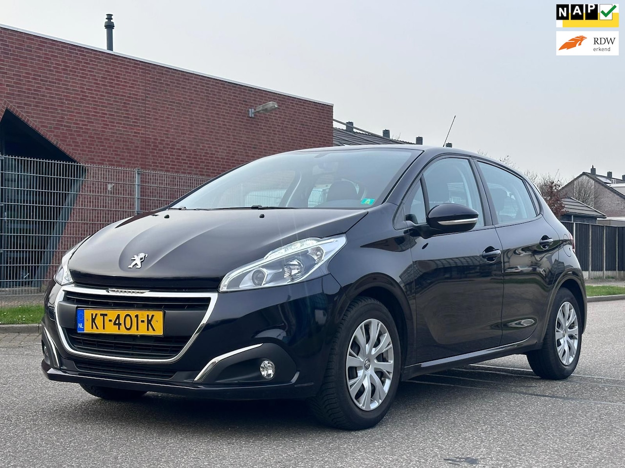 Peugeot 208 - 1.2 PureTech Blue Lion 5DR*Navigatie*Cruise*NAP*Airco*Parkeersensoren*Dealer onderhouden* - AutoWereld.nl