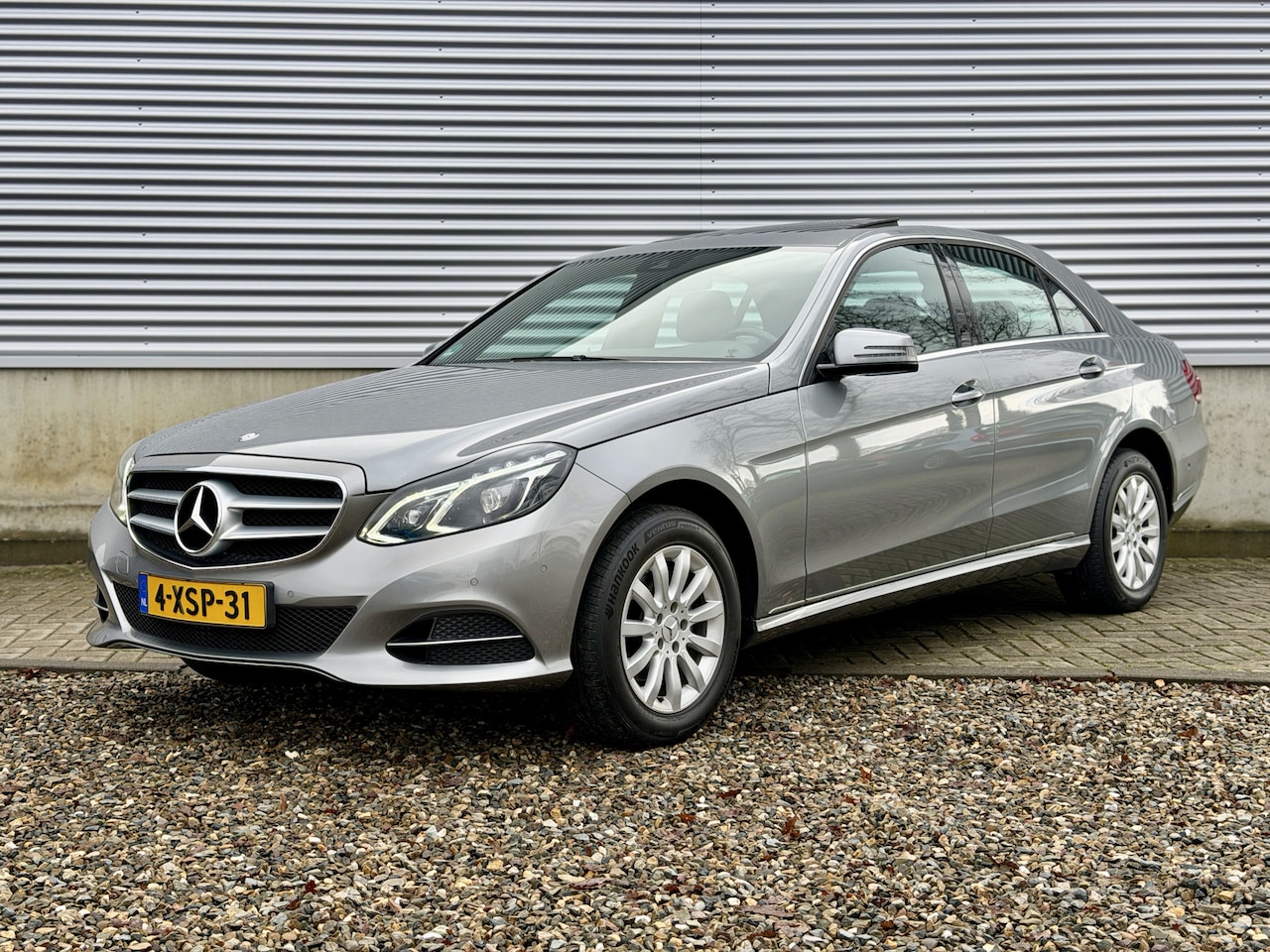 Mercedes-Benz E-klasse - 200 Ambition Avantgarde [ pano schuifdak,fm navi,leer,pdc,trekhaak ] - AutoWereld.nl