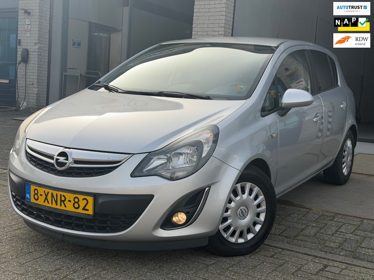 Opel Corsa - 1.2-16V BlitZ/ nap/ 2e EIG/ dealeronderhouden/ 1jaar apk/ volle opties. - AutoWereld.nl