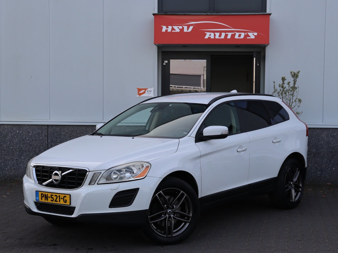 Volvo XC60 - 2.0 D3 R-Design navi LM automaat - AutoWereld.nl