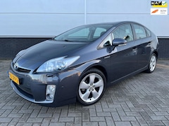 Toyota Prius - 1.8 Hybrid Dynamic Clima - HUD - xenon - sensoren - trekhaak - bluetooth - NAP - dealer on