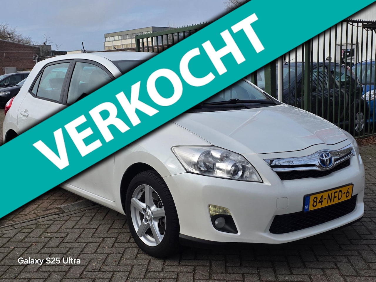 Toyota Auris - 1.8 Full Hybrid Executive Automaat 2e eigenaar dealer onderhouden airco navigatie cruis co - AutoWereld.nl