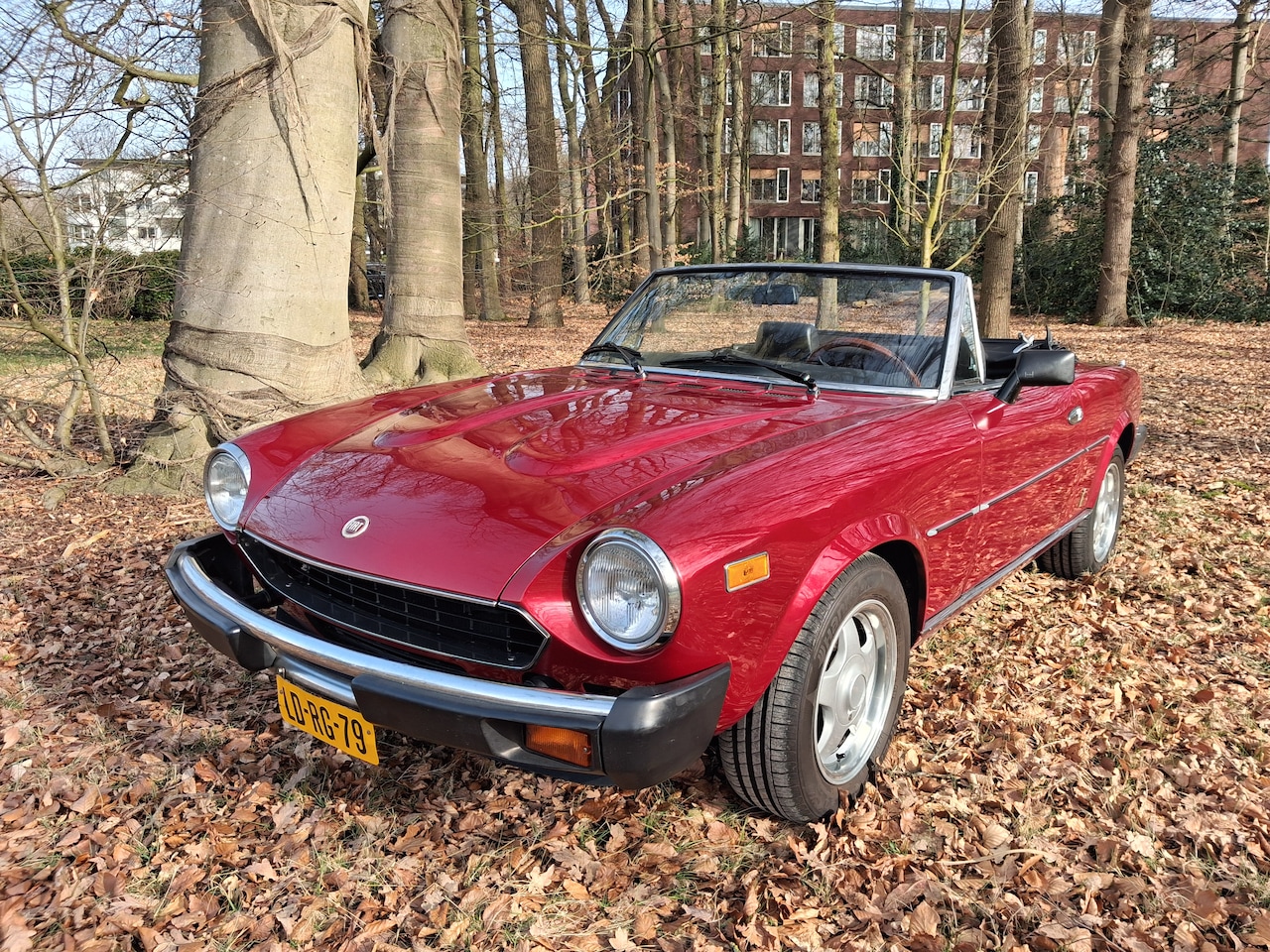 Fiat Spider - 2000 H5 124 Spider - AutoWereld.nl