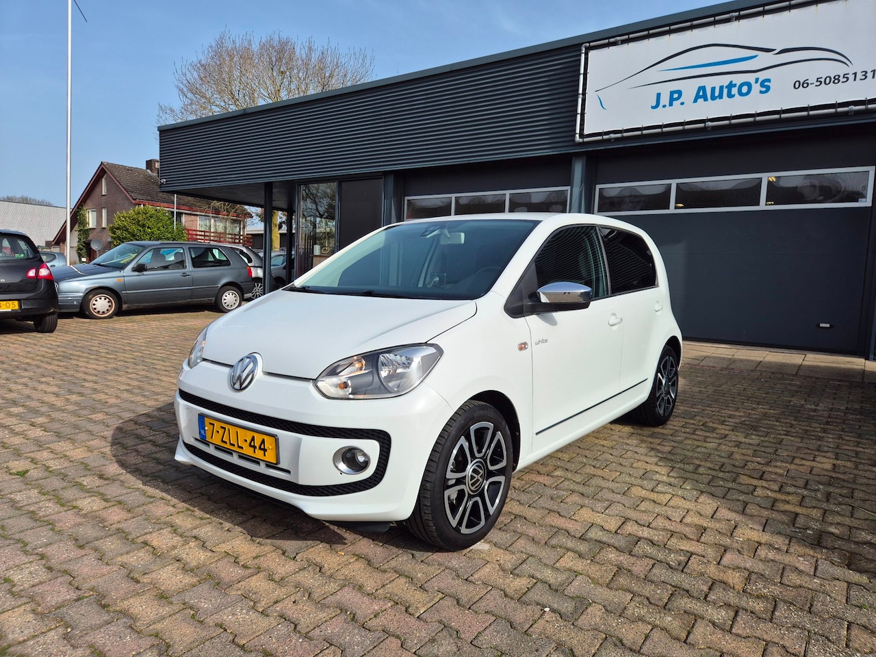 Volkswagen Up! - 1.0 groove up! NAVI AIRCO - AutoWereld.nl