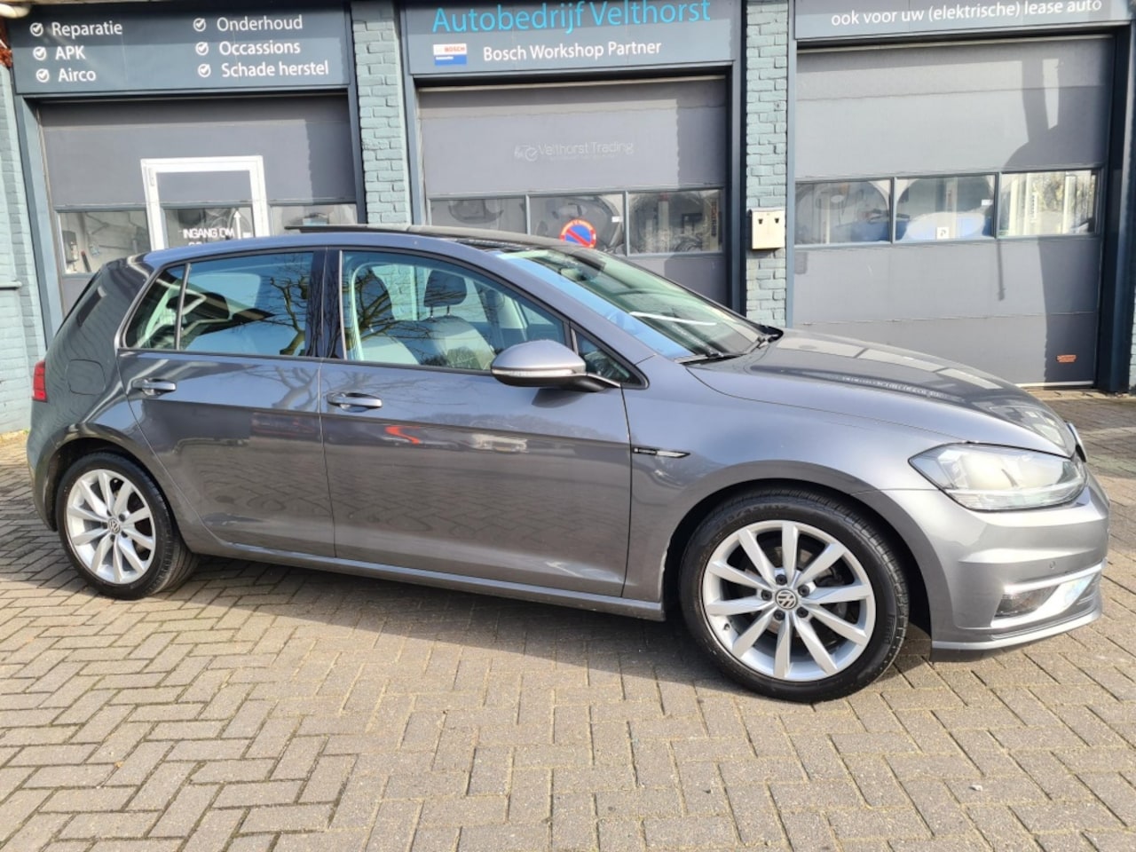 Volkswagen Golf - 1.0 TSI CL Bns Panoramadak - AutoWereld.nl